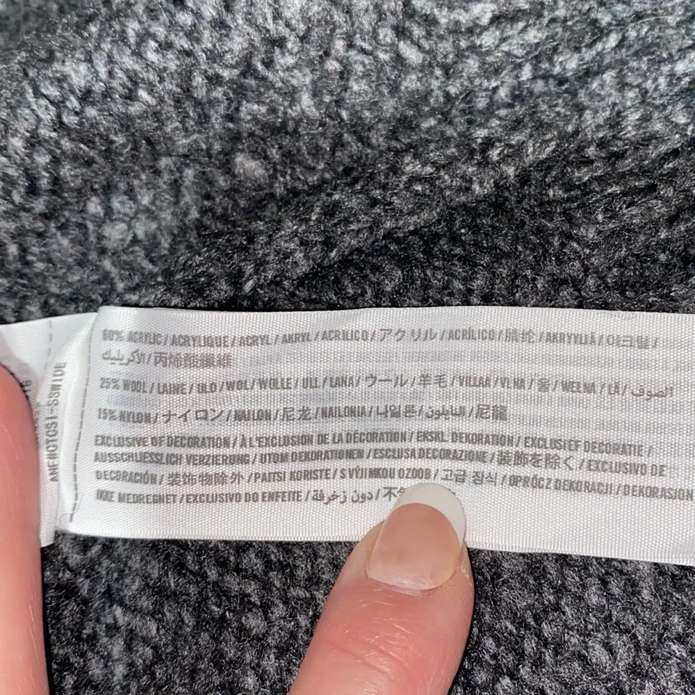 HOLLISTER Sweater NWOT🎁🎄 - Picture 6 of 8